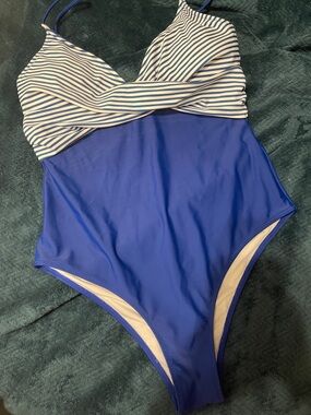 Cupshe Blue & White Striped One-Piece Swimsuit
